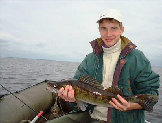 В лодке. Судак 2,5 кг